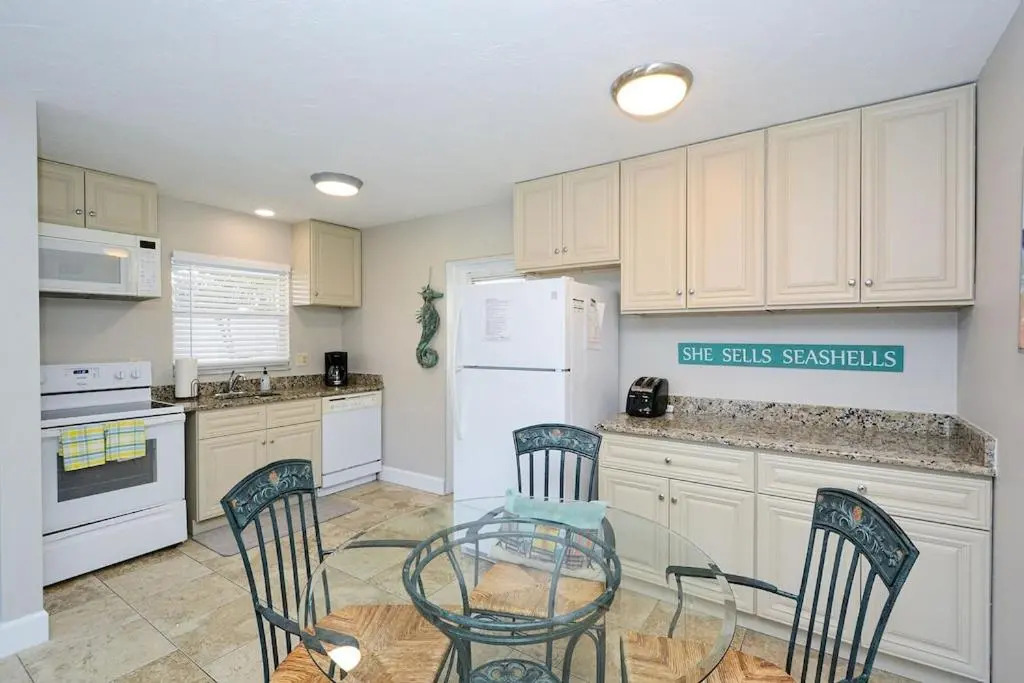 Canal 309 - Right in Siesta Key Village!