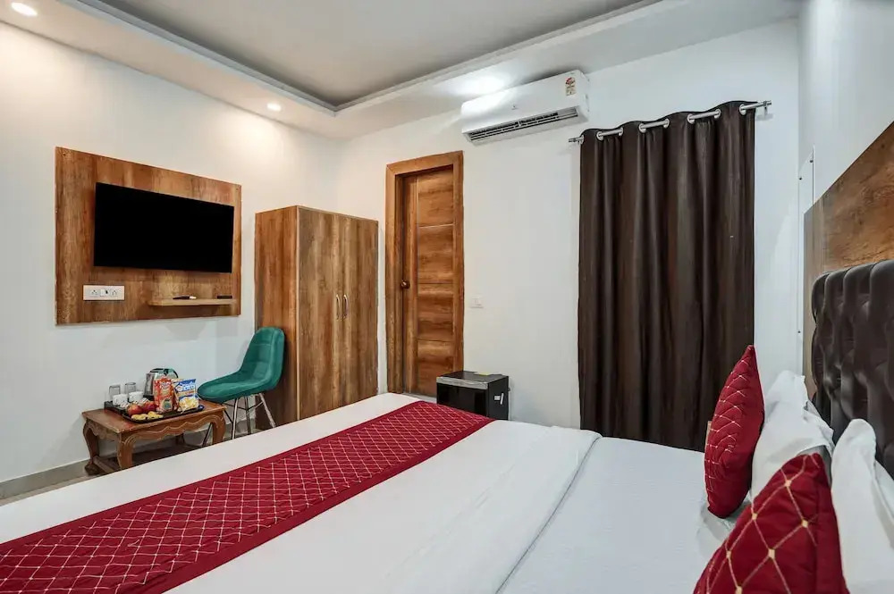 Hotel IVY Near Delhi Airport