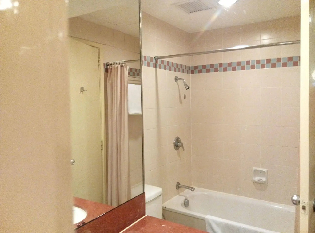 Mandarin Court Hotel