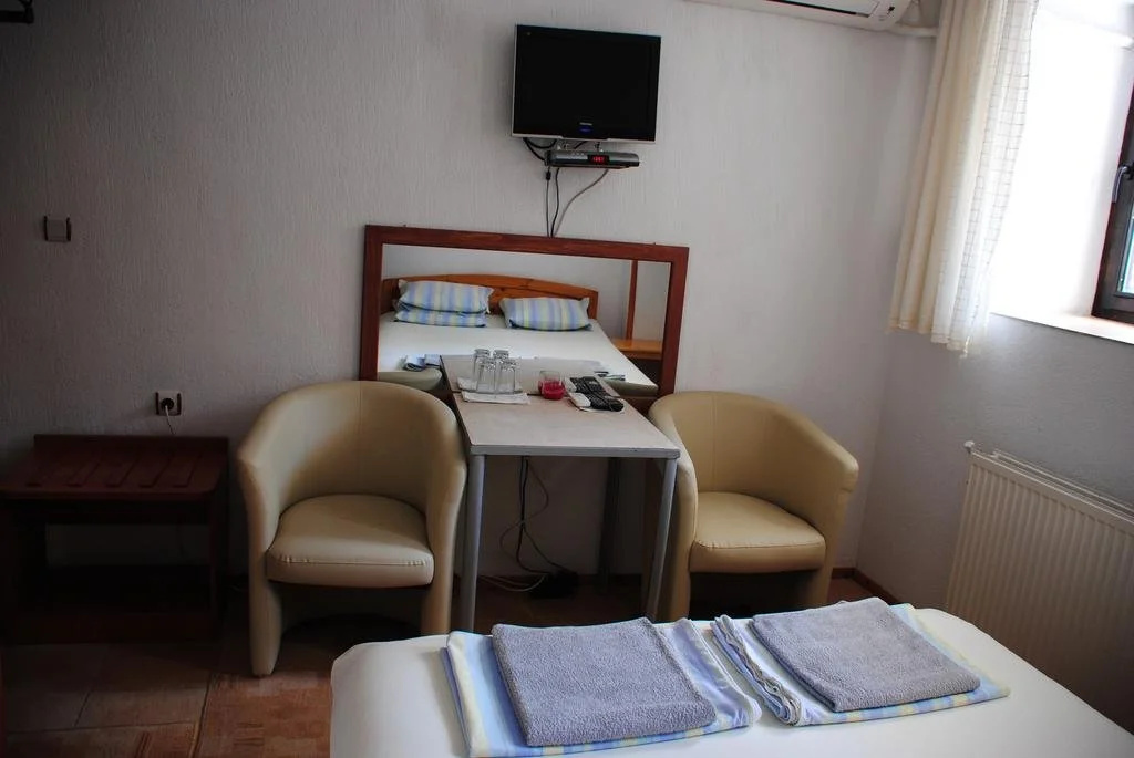 Tonis Guest House