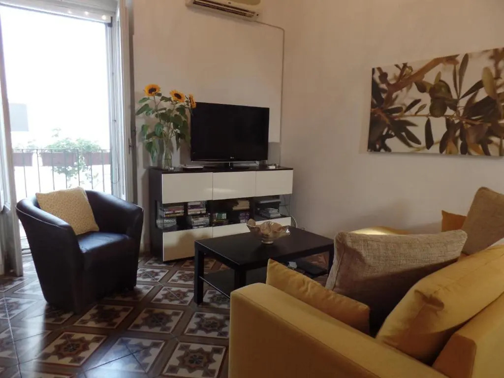 Casa Josephina - Three Level Stone Home With Balcony, 2 Roof Terraces & Sea Views