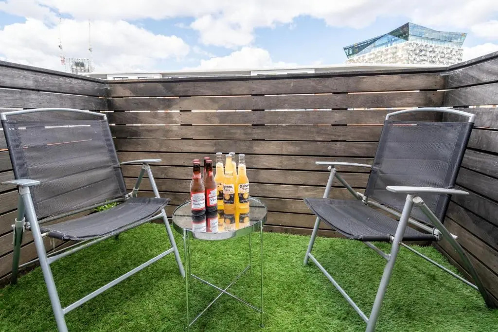 MAEVELA Apartments - Ultra Lavish Luxury 2 Bed Apartment City Centre - With BALCONY - FREE SECURE PARKING - PS4 & Smart TV's