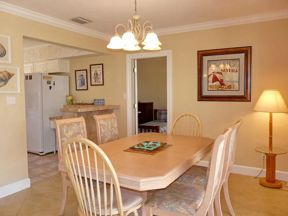 818 Chestnut Court