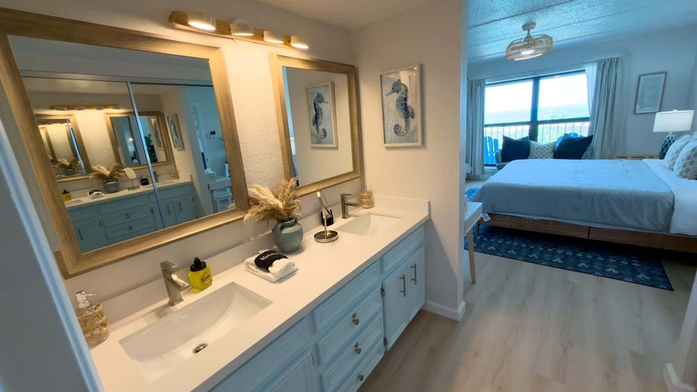 Saida 3603 - 6 Floor Gulf-front Remodel - Sleeps 8 2 Bedroom Apts