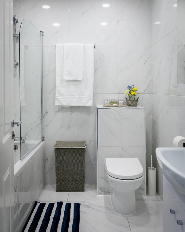 Designer 2-bed 2-bath Apartment With a Garden