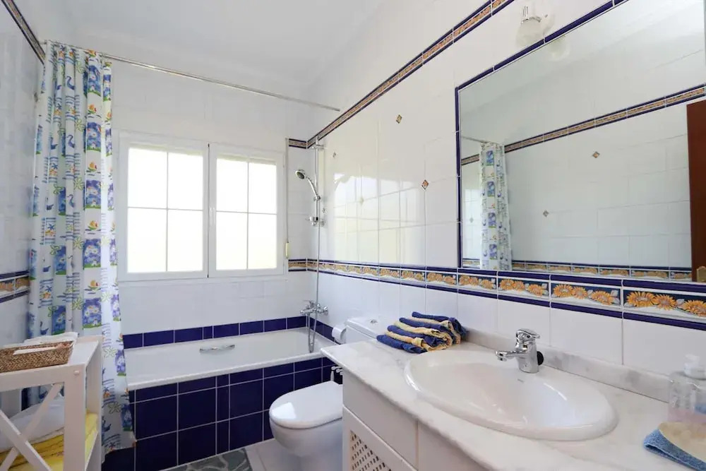 Mozamb in J vea With 4 Bedrooms and 3 Bathrooms