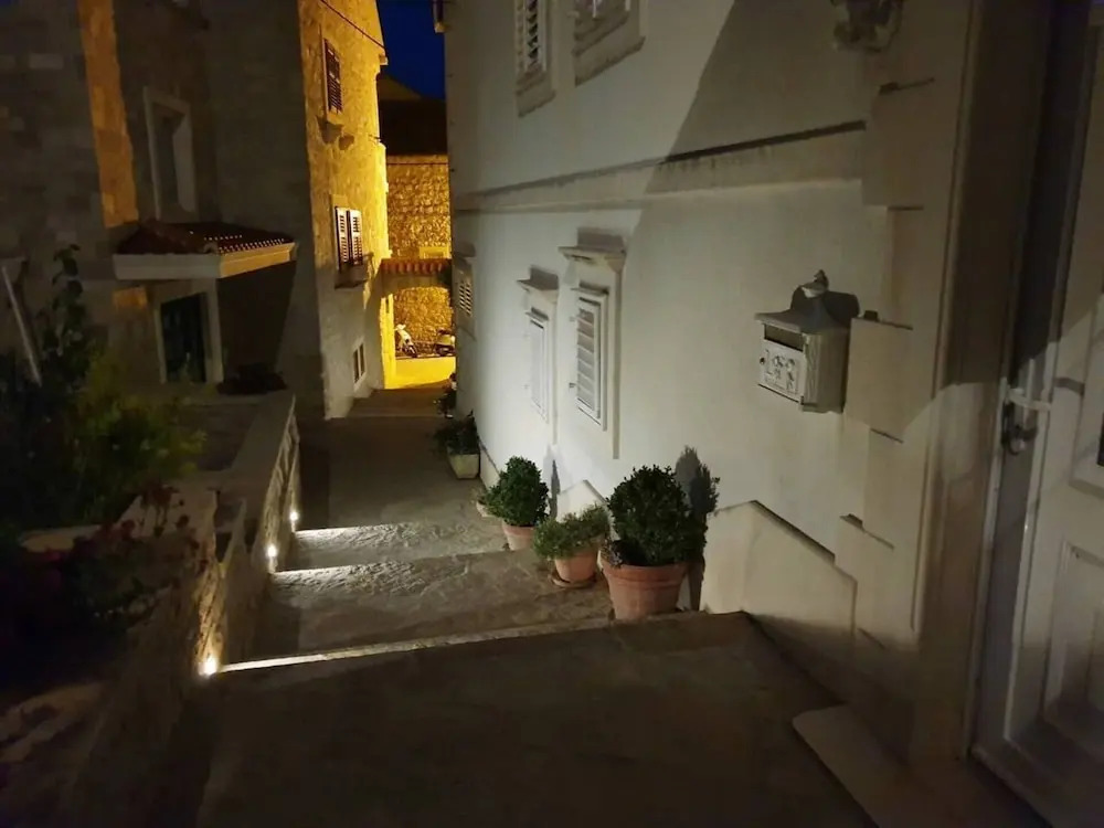 Stunning Apartment in Bol
