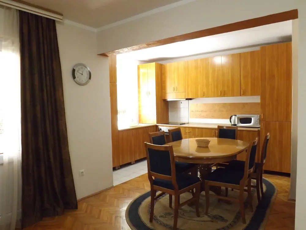 Three Bedroom Apartment With Garden