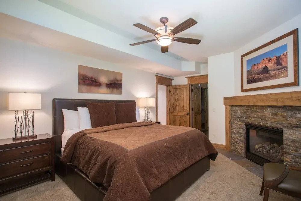 9201 - Silver Aspen - Five Bedroom + Loft Luxury Townhome 4 Hotel Room