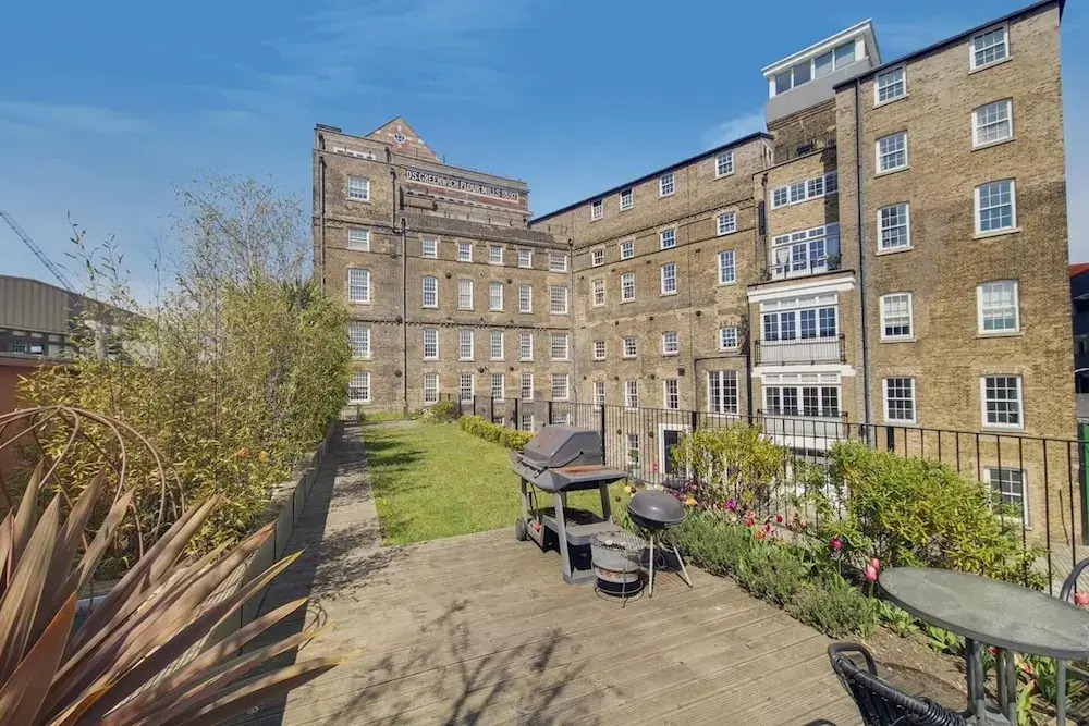 Apt - Sleeps 4 - Pets Ok - Roof Garden