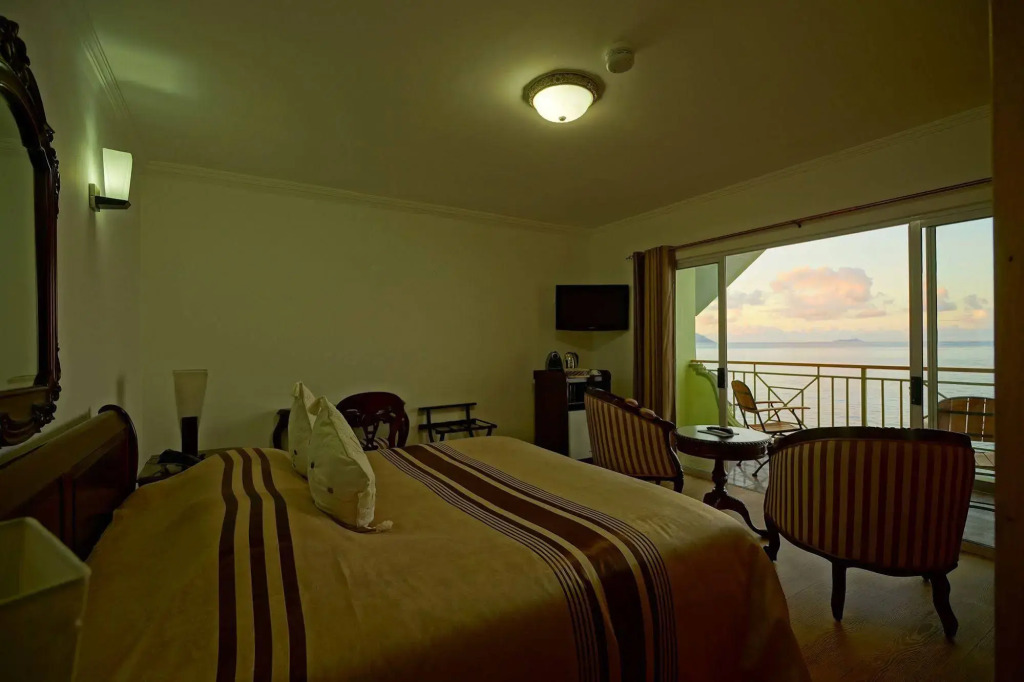 Treasure Cove Hotel & Restaurant