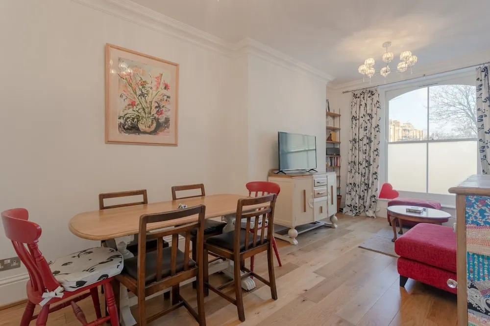 2 Bedroom Victorian Flat in the Heart of Islington