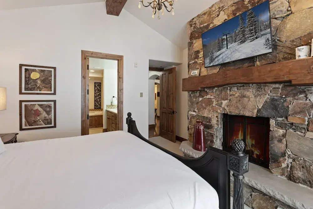 Grand Lodge - Four Bedroom #405 - Ski-in/ski-out 4 Condo