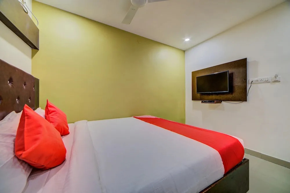 OYO 4025 Hotel Meredian Orchid