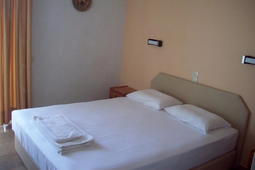 Ionis Hotel