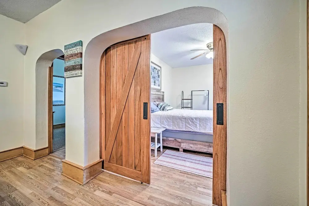 All-season Grand Haven Getaway With Deck!