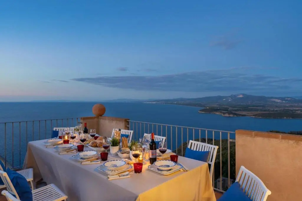 "luxury House In Populonia Above The Sea"