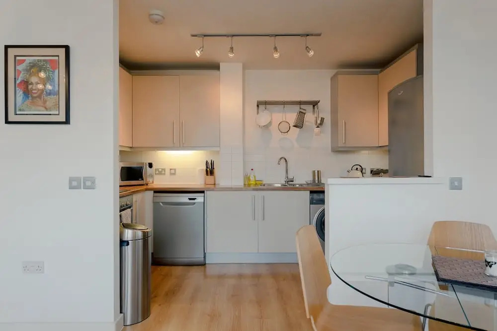 2 Bedroom Apartment in With Views in Shadwells