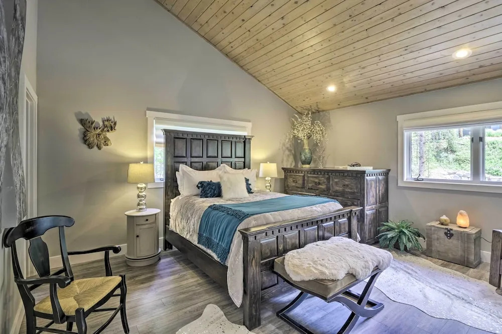 Upscale Home w/ Hot Tub: 3 Mi to Breck Ski Resort!