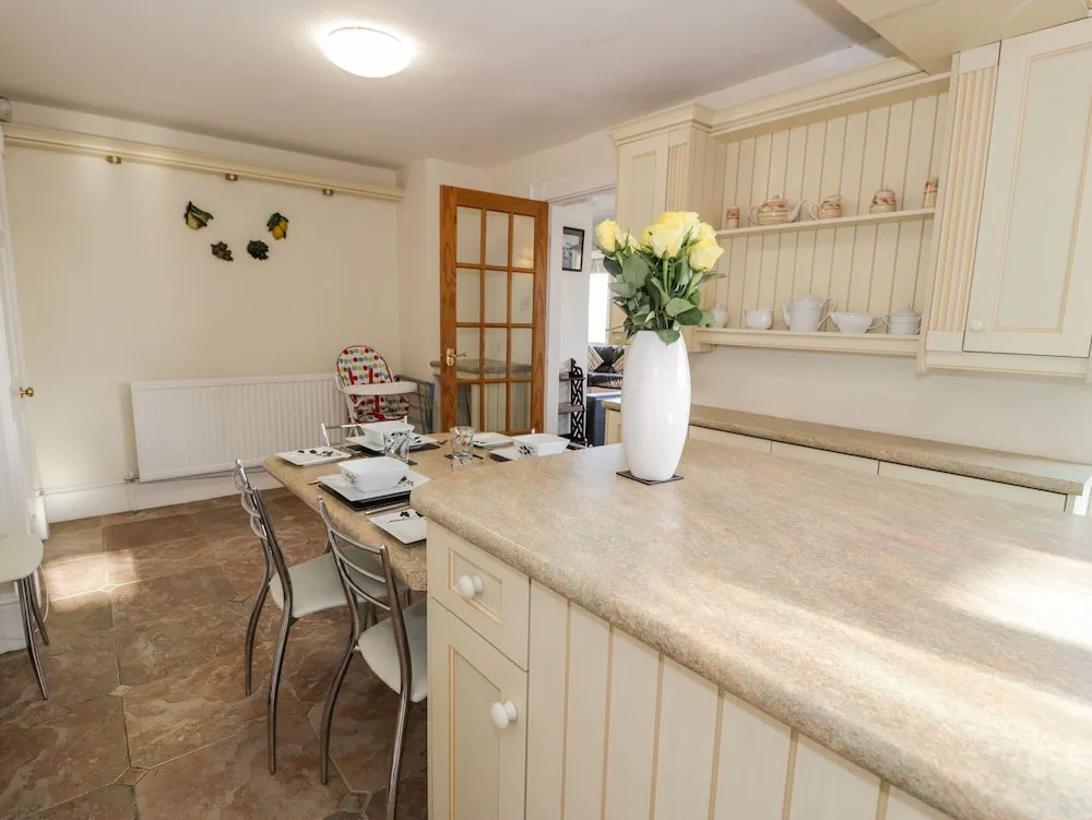 11 Glyn Garth Mews