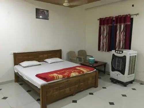 Shreyansh Hotel