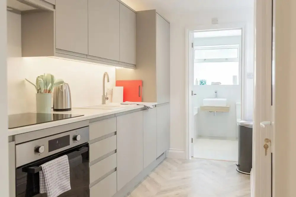 Bright & Airy 2BD - 10min walk to Centre