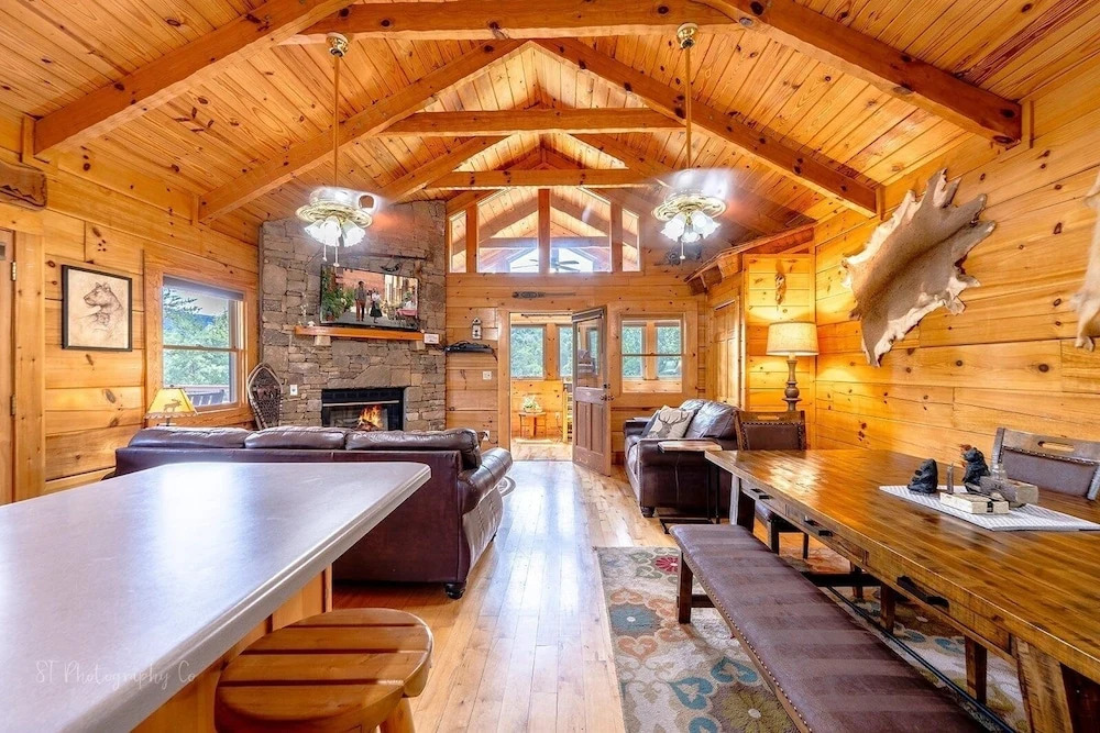 Hunter Jack's - 2 Br cabin by RedAwning