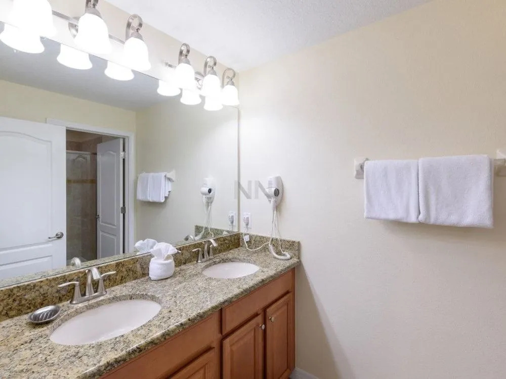 Paradise Palms Vacation Home 4 Bedrooms townhouse by RedAwning