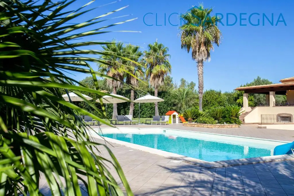 ClickSardegna Villa Paradiso with swimming pool large garden and tennis court