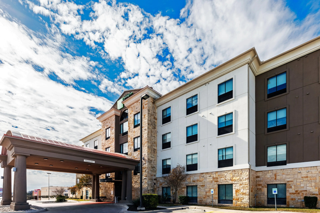 Holiday Inn Express & Suites Del Rio by IHG