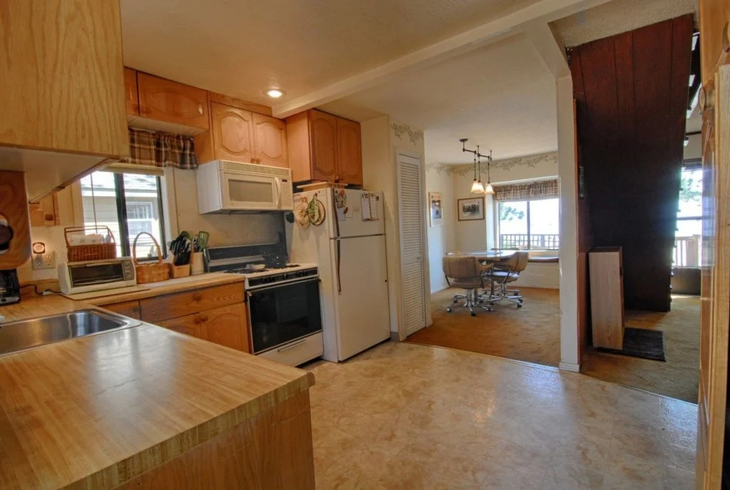 7460 N Lake Blvd 3 Br Home by RedAwning