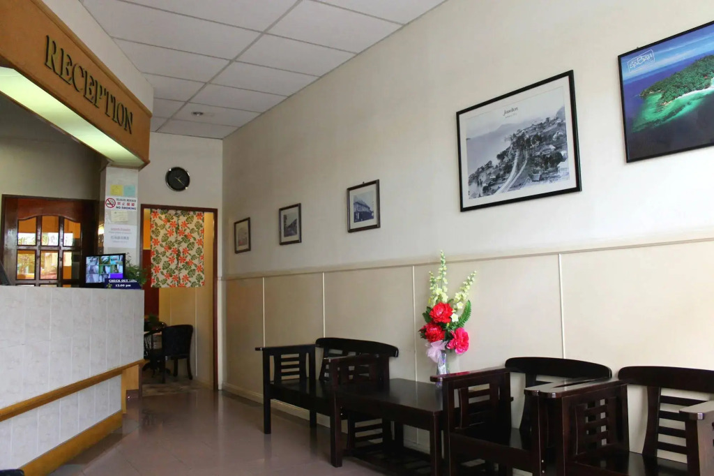 Victoria Hotel and Hostel
