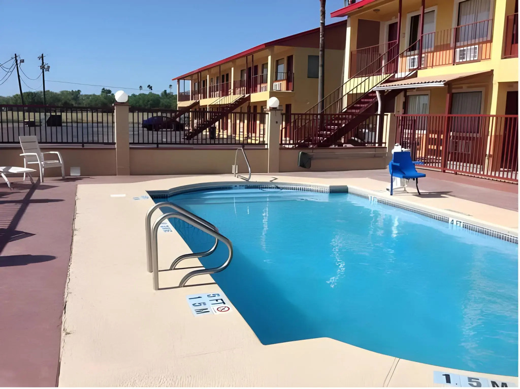 Deluxe Inn Airport