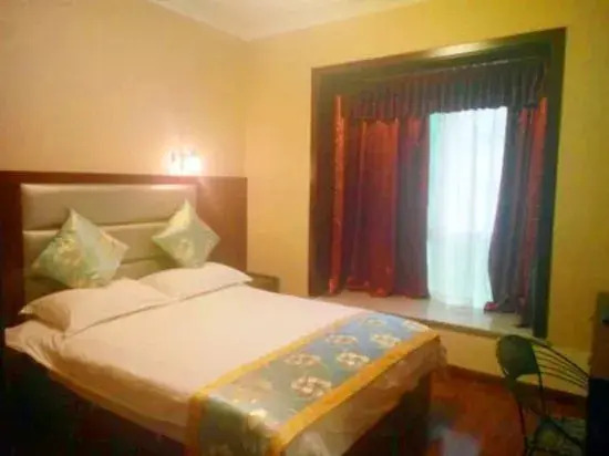 Quxian Hongyuan Hotel