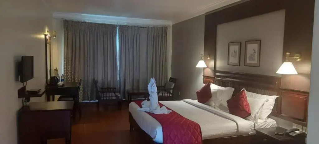MaxiMunnar T&U Leisure Hotel