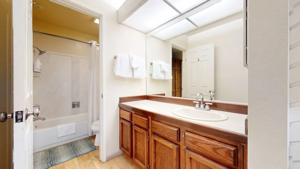 Aspen Creek 311 Walk to Eagle Lodge, Log Burning Fireplace, Great Complex Amenities by RedAwning
