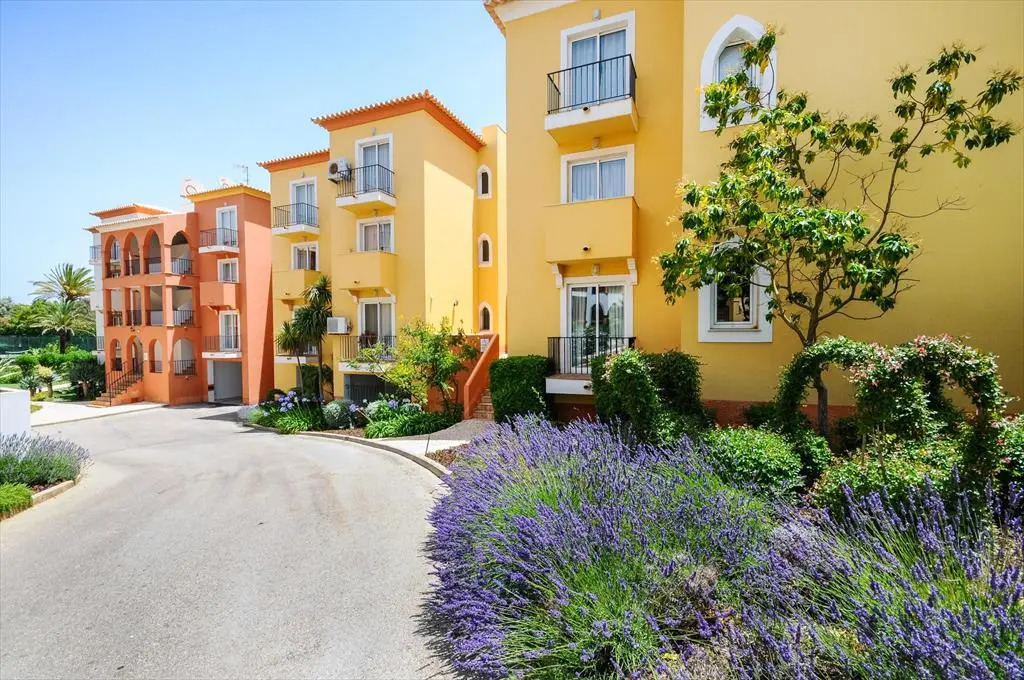 Jardim da Meia Praia Resort