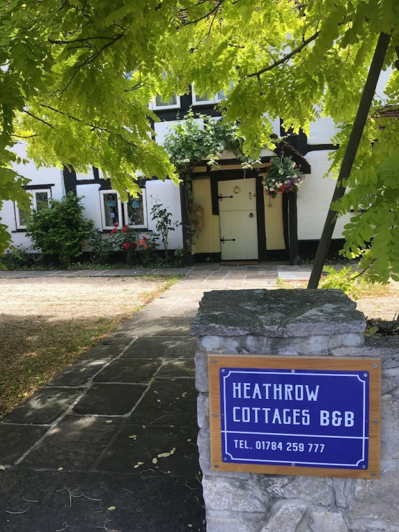 Heathrow Cottages B&B
