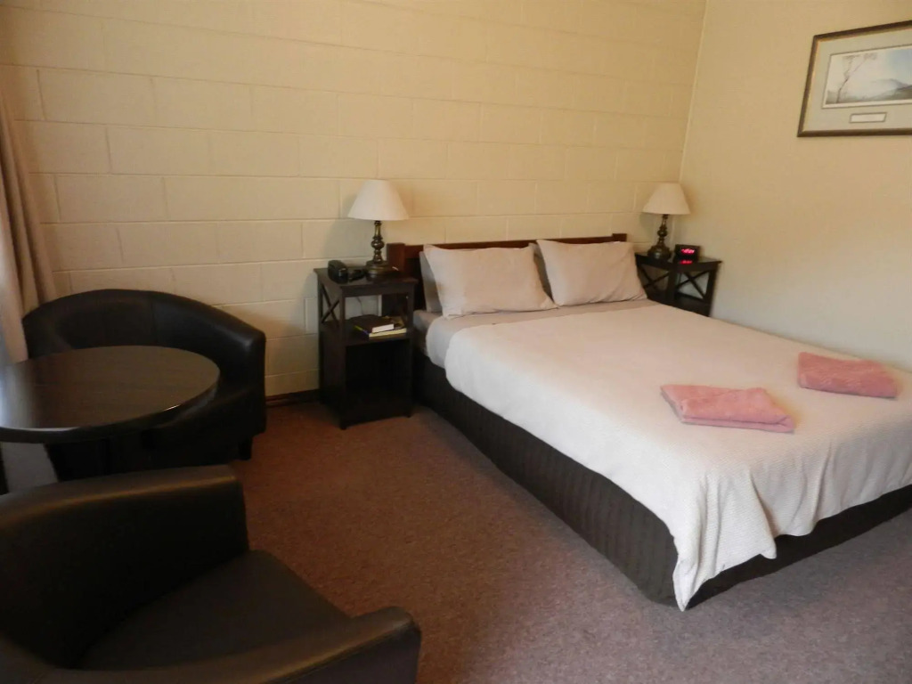 Twelve Apostles Motel & Country Retreat