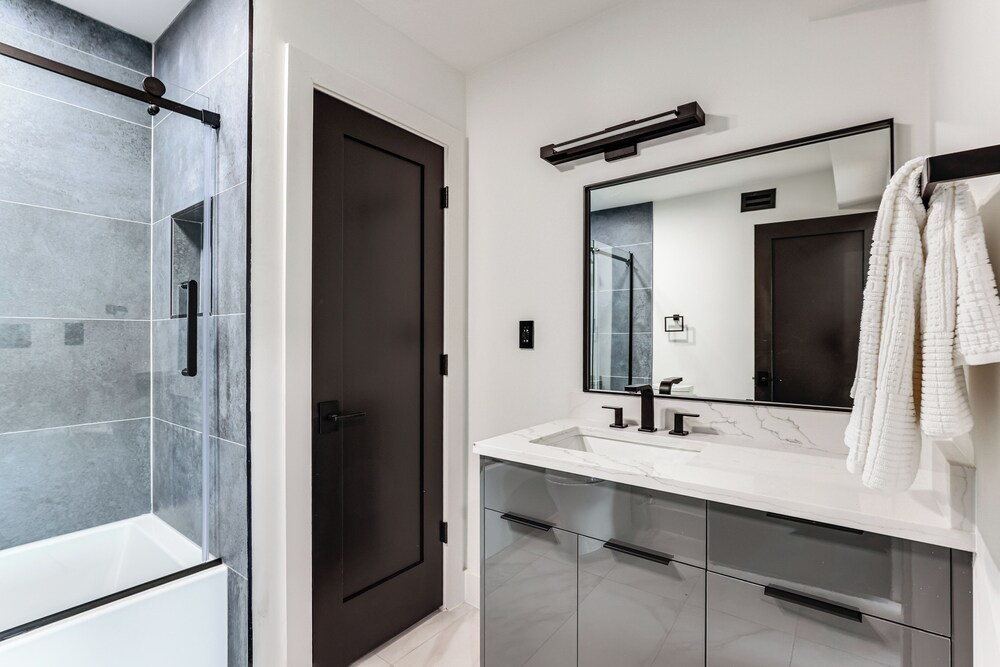 Luxurious Austin Hideaway! 4,400-sq-ft Estate