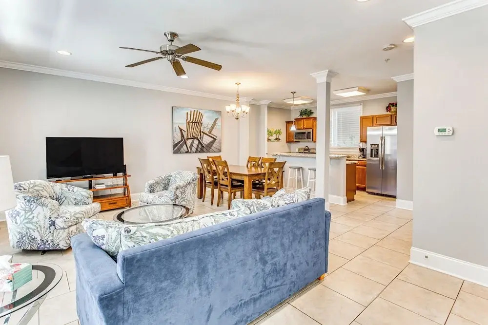 Walk to Ocean: Myrtle Beach Townhome w/ Balcony!