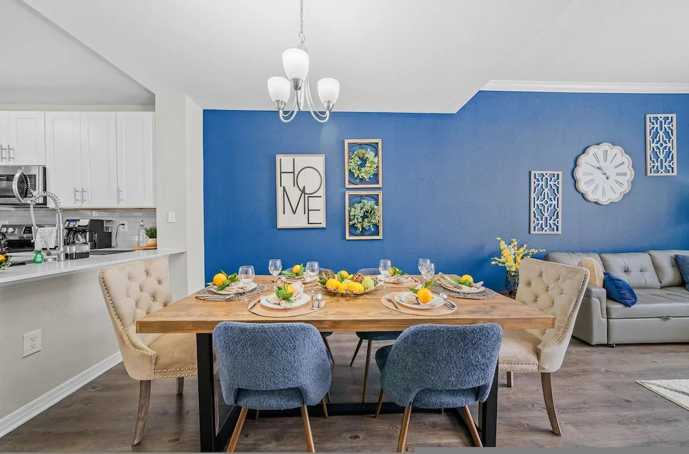 Stylish 2BR 2BA w Pool Gym Near Airport 3