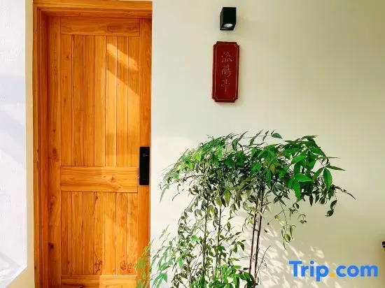 Jinglu Homestay