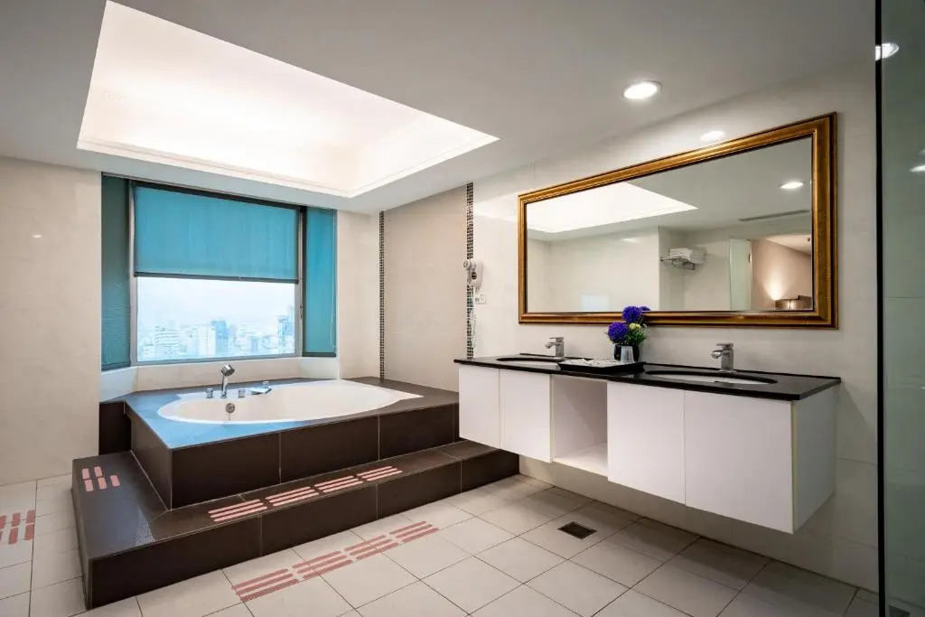 Yoyo Hotel