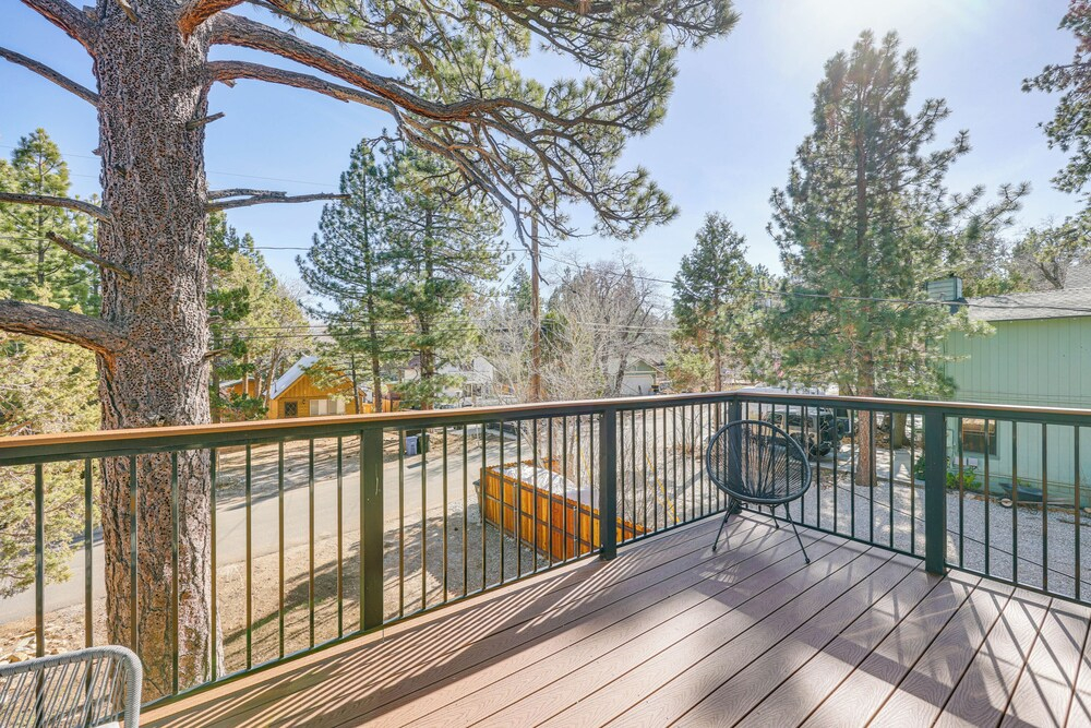 5 Mi to Lake & Skiing! All-season Big Bear Base