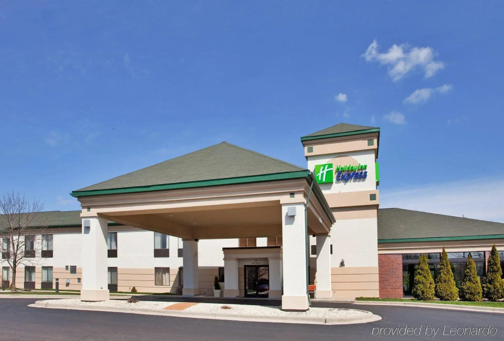 Comfort Inn & Suites NW Milwaukee
