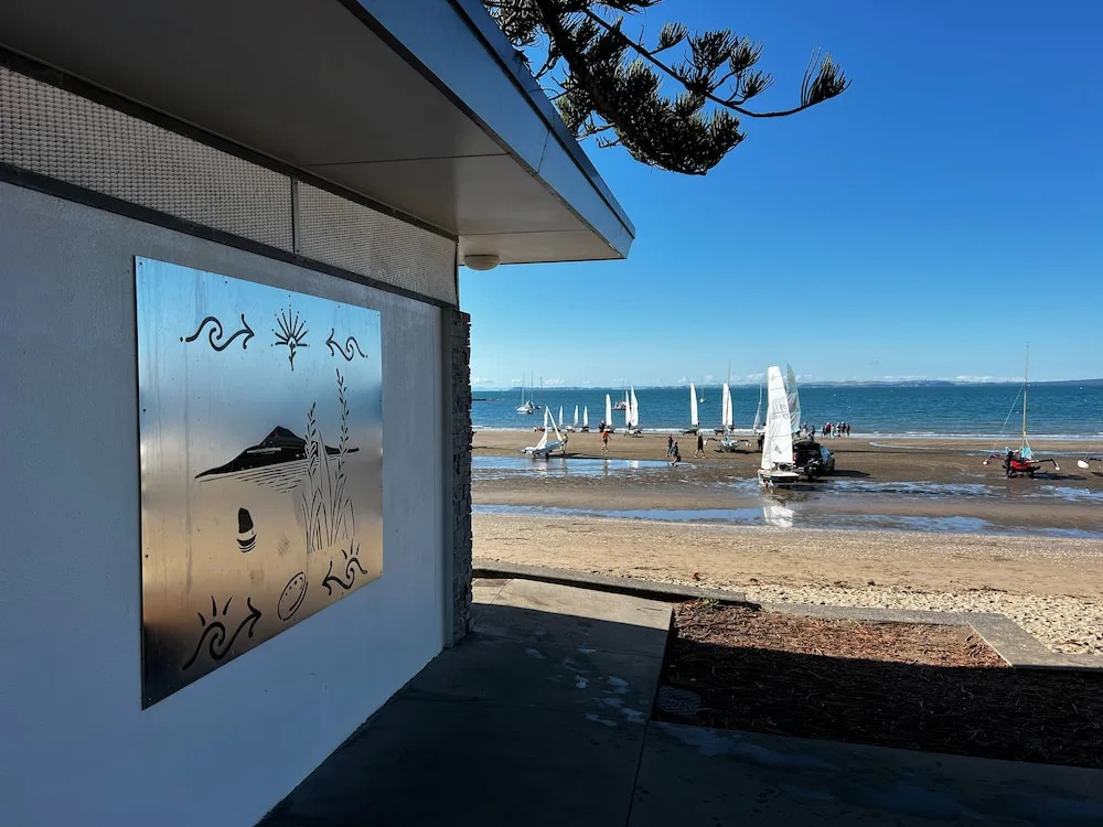 Waiake Beach Apartments
