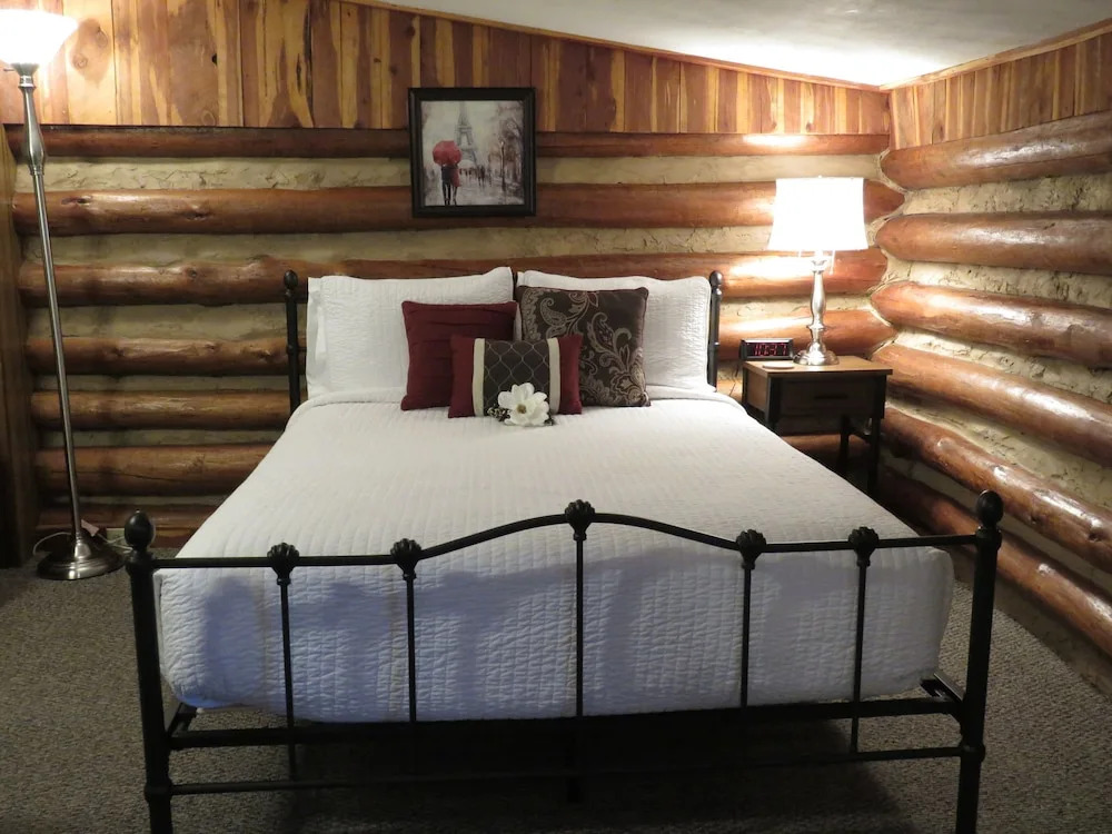 Tall Pines Inn