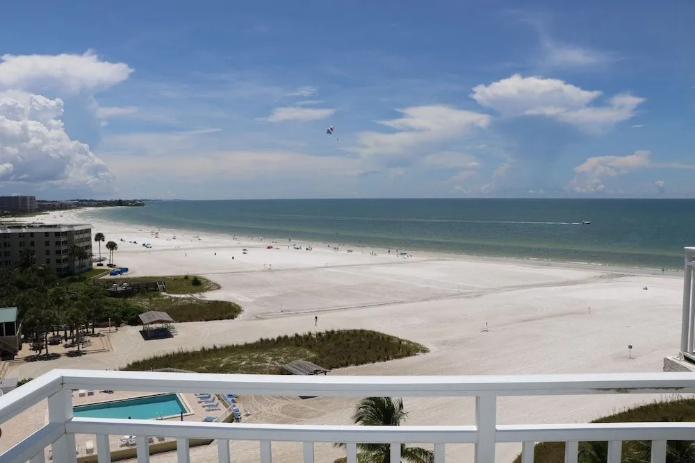 Jamaica Royale - 803 - 2 Br Condo