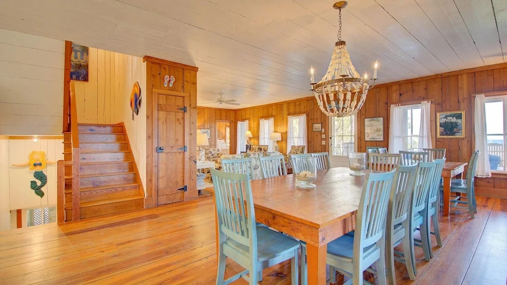 118 Kitchens Beach 9 Br home by RedAwning